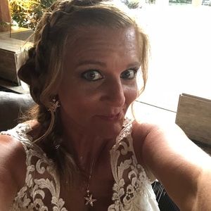 Meet your Posher, Cynthia